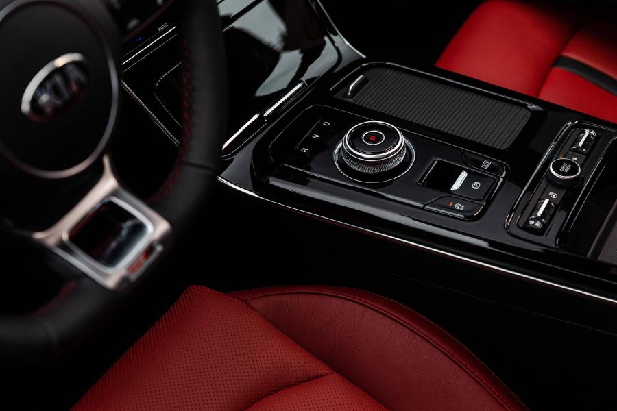 Детали интерьера Kia K5 GT-Line 2020 года  (CN) (фото 2 из 15)